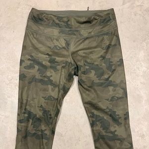 Lululemon Crops Camo